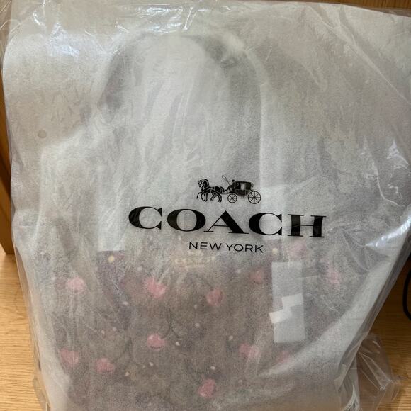 🍒 Gallery Tote Bag In Signature Canvas With Cherry Print - Picture 7 of 11